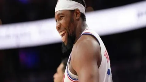 揭秘阵容深度！斯洛特盛赞替补之才：萨拉赫背后，伊萨克维尔茨等实力派同样闪耀舞台